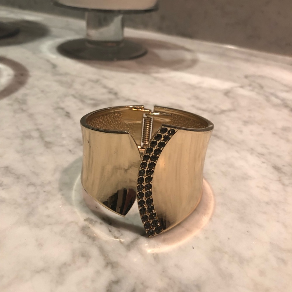 Gold fashion bracelet